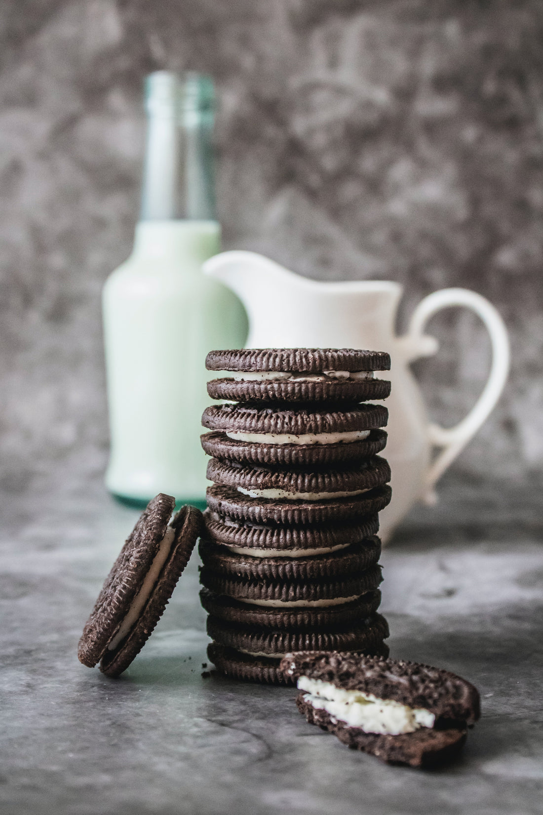 COOKIES & CREAM BARS (Oreo type)